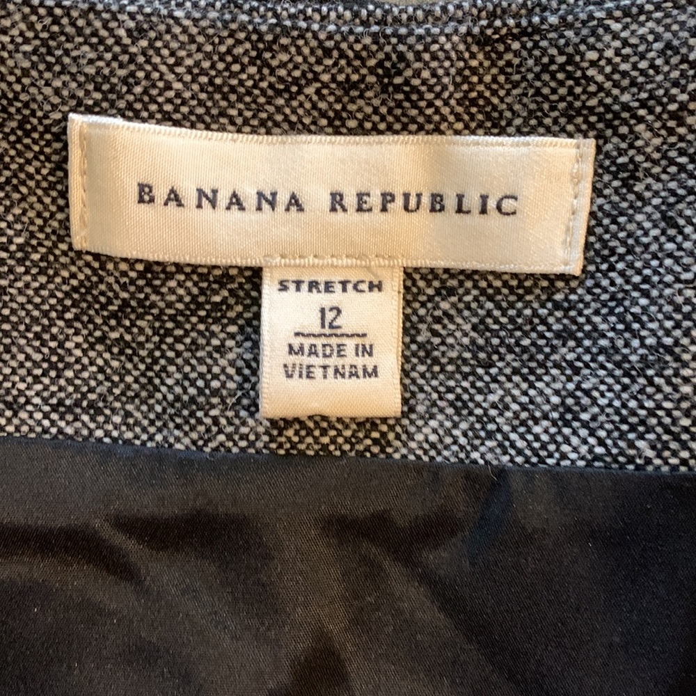 EUC. Banana Republic faux wrap skirt - Picture 4 of 4